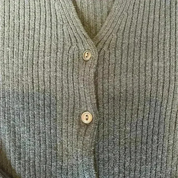 Jones New York Woman Plus Black Cardigan Sweater with Pockets - Picture 5 of 11